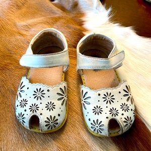 Livie and Luca precious flower Sandler with peekaboo toe